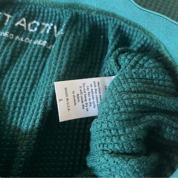 Set Active Waffle Knit Tank and Flare Pant Set in Mojito - Picture 5 of 5